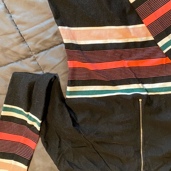 Open back Zip Workout Jacket - Picture 4 of 7